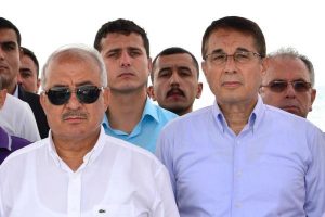 Mersin B&uuml;y&uuml;kşehir'de 14 &uuml;st b&uuml;rokrat FET&Ouml;'den g&ouml;zaltına alındı