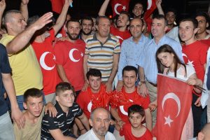 Bursa'da demokrasi n&ouml;betinden vatan n&ouml;betine