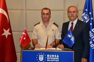 Bursa'da darbeci albayı g&ouml;zaltına aldıran T&uuml;mgeneral Seyfullah Saldık emekli edildi, veda ziyaretlerine başladı