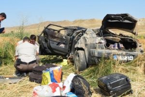 Gurbet&ccedil;i aile kaza yaptı: 2 &ouml;l&uuml;
