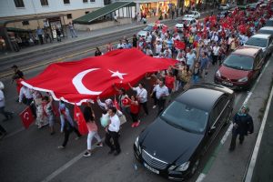 Bursa'da sağlık &ccedil;alışanlarının "Demokrasi Y&uuml;r&uuml;y&uuml;ş&uuml;"