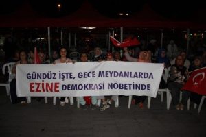 &Ccedil;anakkale'de demokrasi n&ouml;beti devam ediyor