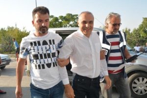Aksaray merkezli 8 ilde FET&Ouml;/PDY operasyonu: 19 g&ouml;zaltı