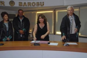 Başhekim yardımcısıydı emekli oldu, 35 yıl &ouml;nce girdiği hukuk fak&uuml;ltesini bitirdi, avukat oldu