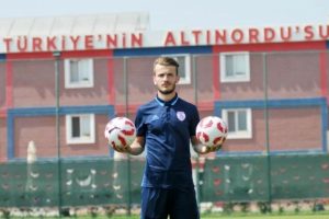 Altınordu'nun yeni transferi Abd&uuml;lkadir 3'&uuml;nc&uuml; kupa i&ccedil;in geldim