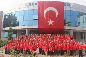 Bursa'da  "Millet eğilmez, T&uuml;rkiye yenilmez" tiş&ouml;rtleriyle hizmet veriyorlar