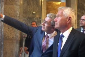 Jagland: "Rezilliktir"