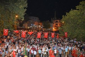 Bursa Orhaneli'nde demokrasi n&ouml;beti
