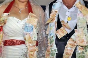 Gram altın el yakıyor! Altın yerine para...