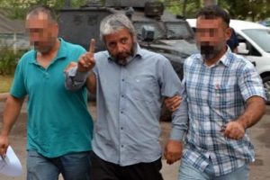 IŞİD operasyonu: &Ccedil;ek, &ccedil;ek de kafir M&uuml;sl&uuml;man g&ouml;rs&uuml;n