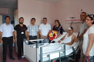 &Ccedil;atışmada yaralanan askerlere ziyaret&ccedil;i akını