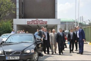 Rus heyeti charter u&ccedil;uşları i&ccedil;in Atat&uuml;rk Havalimanı'nda
