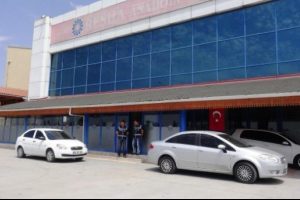 Aksaray'da &ouml;zel sağlık meslek lisesine FET&Ouml;/PDY operasyonu