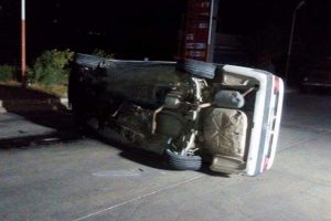 Kullandığı otomobilin altında can verdi