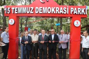 OM&Uuml;'ye '15 Temmuz Demokrasi Parkı' a&ccedil;ıldı