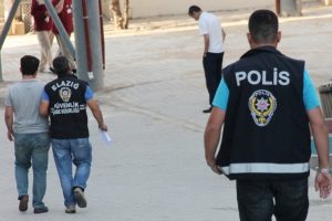 Elazığ'da 22 polis daha g&ouml;zaltına alındı