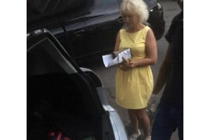 Ukraynalı b&uuml;rokrat, 150 bin dolar r&uuml;şvet alırken su&ccedil;&uuml;st&uuml; yakalandı