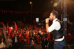 Demokrasi n&ouml;betine katılan Nihat Doğan'dan Erdoğan'a &ouml;vg&uuml;