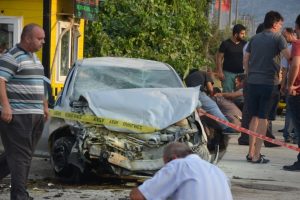 Bursa'da helallik isterken otomobil &ccedil;arptı