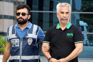 Alışveriş merkezinin eski sahipleri ka&ccedil;tı, CEO tutuklandı
