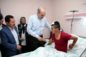 Numan Kurtulmuş yaralı askerleri ziyaret etti
