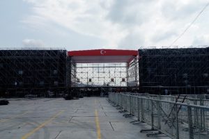 "Demokrasi ve Şehitler Mitingi" i&ccedil;in hazırlıklar s&uuml;r&uuml;yor