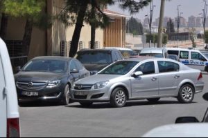 Gaziantep'te el freni &ccedil;ekilmeyen otomobil paniğe neden oldu