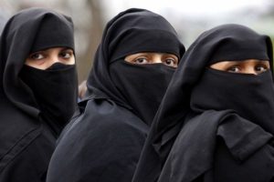 İsvi&ccedil;re'de burkaya ilk para cezası kesildi