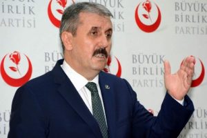 Destici: "Dindar ve baş&ouml;rt&uuml;l&uuml; vatandaşlar FET&Ouml;'c&uuml; olarak hedef g&ouml;sterilemez"