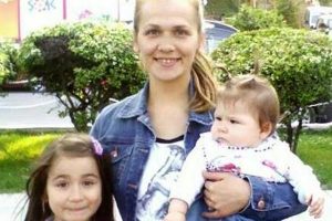 Şizofren annenin &ouml;ld&uuml;rd&uuml;ğ&uuml; iki kızkardeş, Karab&uuml;k'te toprağa verilecek
