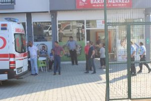 4. kattan atladı, g&ouml;revlinin &uuml;st&uuml;ne d&uuml;şt&uuml;