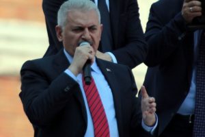 Başbakan Yıldırım, demokrasi mitingine katılan Lefkoşalılara seslendi
