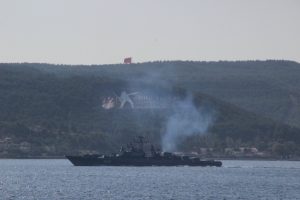 İki Rus gemisi peş peşe ge&ccedil;ti