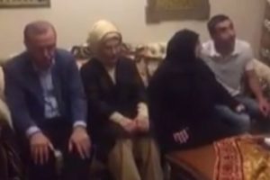 Erdoğan şehit evinde Kur'an-ı Kerim okudu