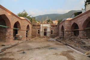 Bursa'da 5 asırlık medrese g&uuml;n y&uuml;z&uuml;ne &ccedil;ıktı