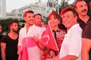 Bodrum'da demokrasi mitingine &uuml;nl&uuml; yağdı