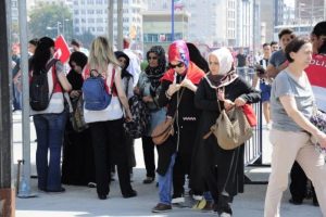 Demokrasi ve Şehitler Mitingi i&ccedil;in alana gelişler başladı