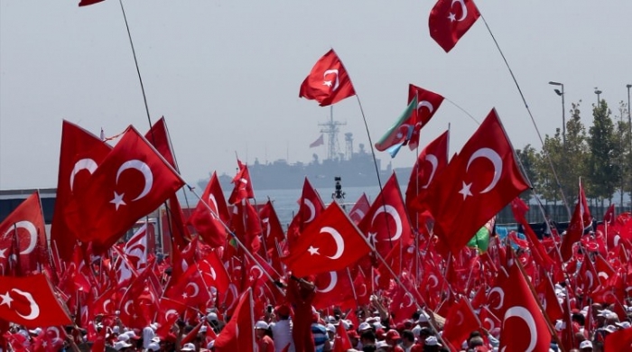 Savaş gemileri Yenikapı'da g&uuml;venliği sağlıyor