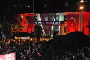 Bursa'da demokrasi n&ouml;betinin finali muhteşem bitti
