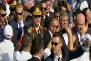 G&uuml;l, Akar ve G&ouml;rmez aynı anda mitinge geldi