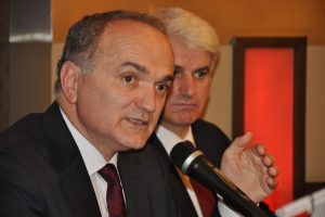 Bakan &Ouml;zl&uuml;: Yapabildikleri en iyi iş beddua etmek