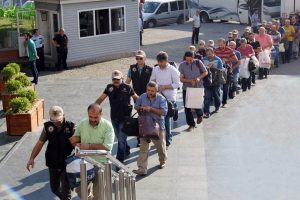 Bursa'da g&ouml;zaltına alınan 19 kişiden 12'si tutuklandı