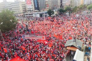 65 bin kişi Bursa 15 Temmuz Demokrasi Meydanı'na akın etti