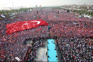 Kılı&ccedil;daroğlu ve Bah&ccedil;eli son fotoğraf i&ccedil;in k&uuml;rs&uuml;ye &ccedil;ıkmadı