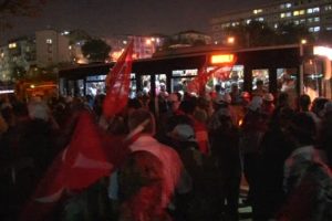 Miting sonrası toplu taşıma ara&ccedil;larında yoğunluk