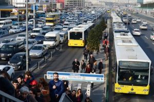 İstanbul'da &uuml;cretsiz toplu taşıma uzatıldı