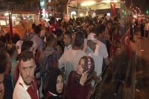 "Demokrasi ve Şehitler Miting'inden 'Demokrasi N&ouml;betine"