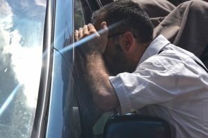 Bursa'da arabada mahsur kalan 5 aylık bebek i&ccedil;in seferberlik