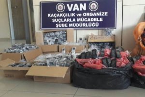 Van'da 3 bin 730 ka&ccedil;ak cep telefonu ele ge&ccedil;irildi
