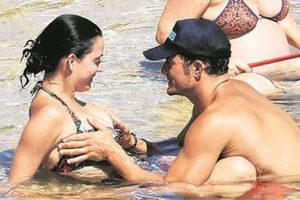 Orlando Bloom yine &ccedil;ırıl&ccedil;ıplak soyundu!